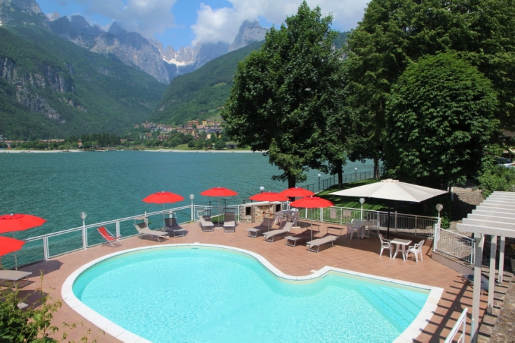 Lago Park Hotel: piscina e Gruppo Brenta 18